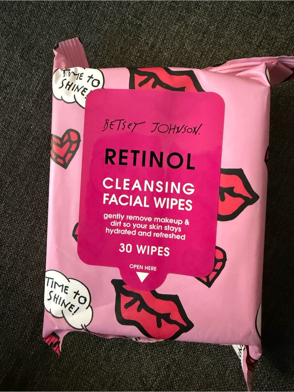 Betsey Johnson Pink Retinol Cleansing Facial Wipes - Pack of 30